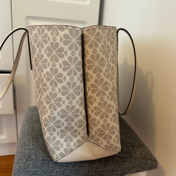 Kate spade beautiful tote bag 😍 fits everything you need for work or trips - Picture 10 of 10